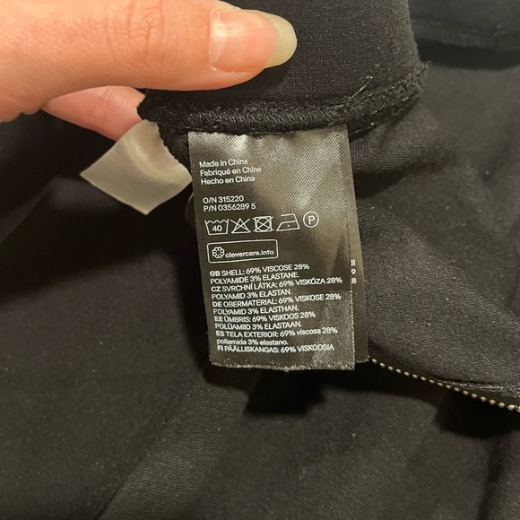 Black Divided Skirt - XS - Picture 3 of 6